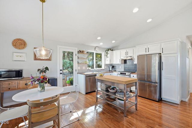 1571 NE Butler Market Road, Bend, OR 97701