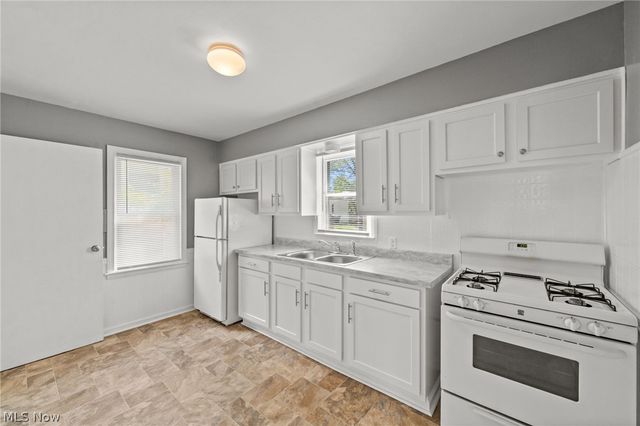 142 Canton Road, Akron, OH 44312