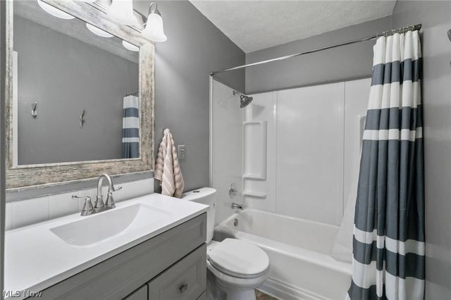142 Canton Road, Akron, OH 44312