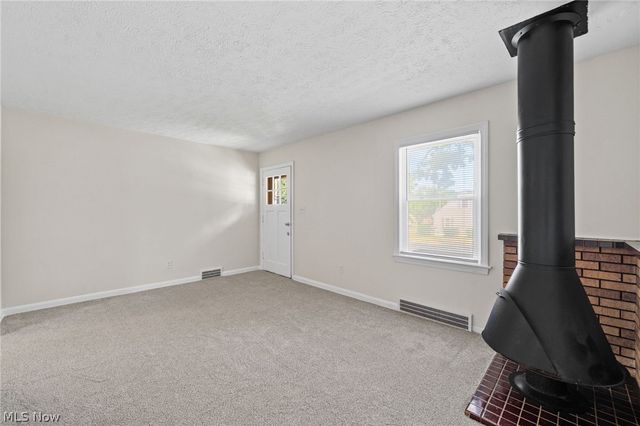 142 Canton Road, Akron, OH 44312