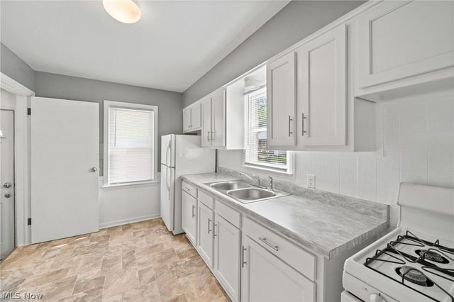 142 Canton Road, Akron, OH 44312