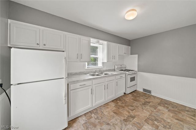 142 Canton Road, Akron, OH 44312