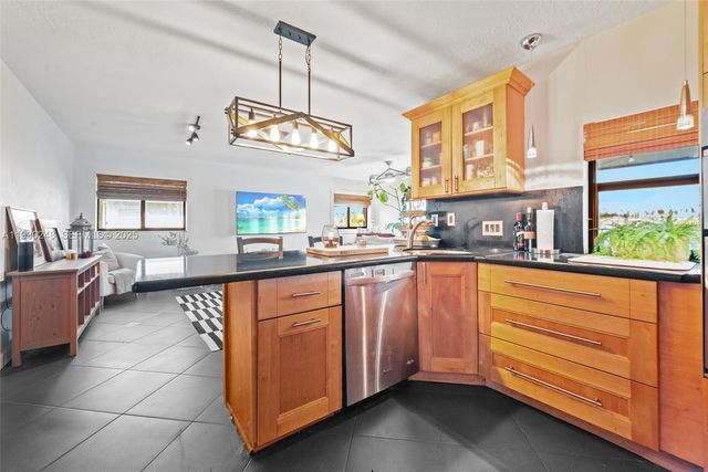 410 Sailboat Cir 410, Weston, FL 33326