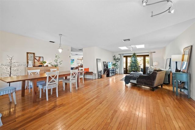 410 Sailboat Cir 410, Weston, FL 33326