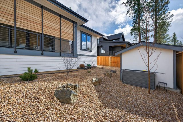 62637 Mt Hood Drive, Bend, OR 97703