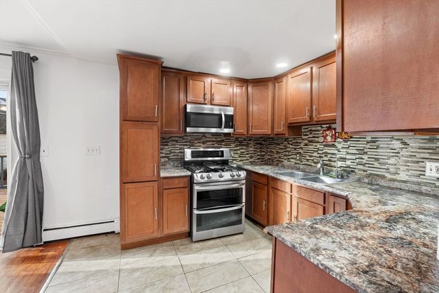 18 Larchwood Rd, Methuen, MA 01844