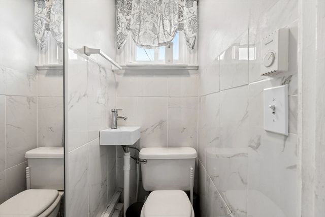 18 Larchwood Rd, Methuen, MA 01844