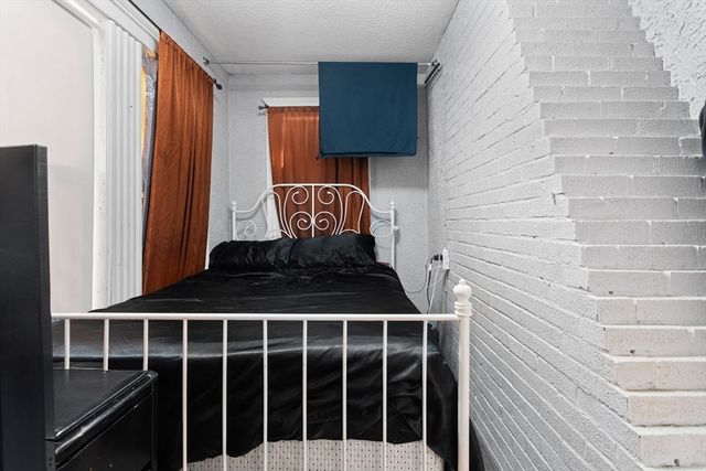 18 Larchwood Rd, Methuen, MA 01844