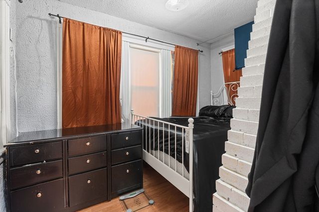 18 Larchwood Rd, Methuen, MA 01844