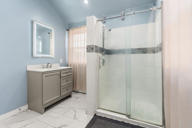 18 Larchwood Rd, Methuen, MA 01844