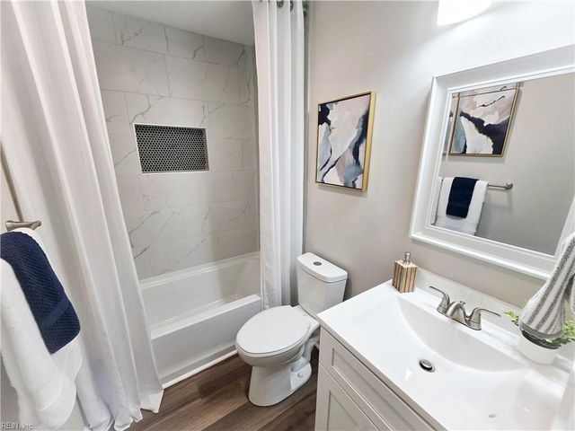 800 Churchill DR, Virginia Beach, VA 23464