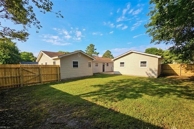 800 Churchill DR, Virginia Beach, VA 23464