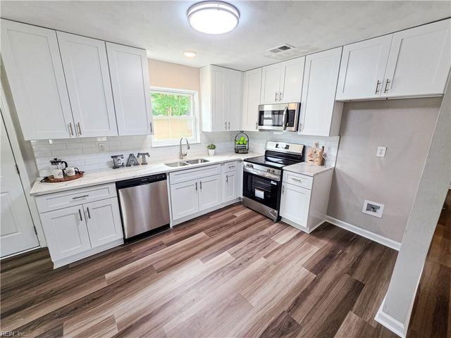 800 Churchill DR, Virginia Beach, VA 23464