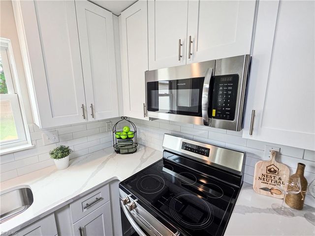 800 Churchill DR, Virginia Beach, VA 23464