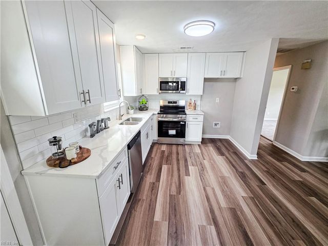 800 Churchill DR, Virginia Beach, VA 23464