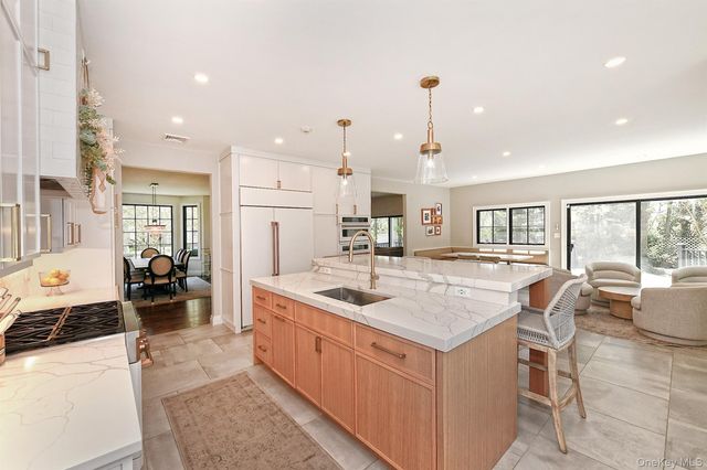 1 Dylan Place, Melville, NY 11747