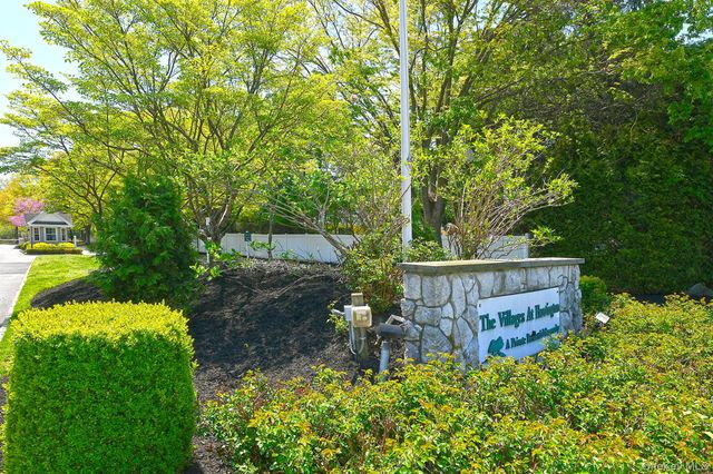 1 Dylan Place, Melville, NY 11747