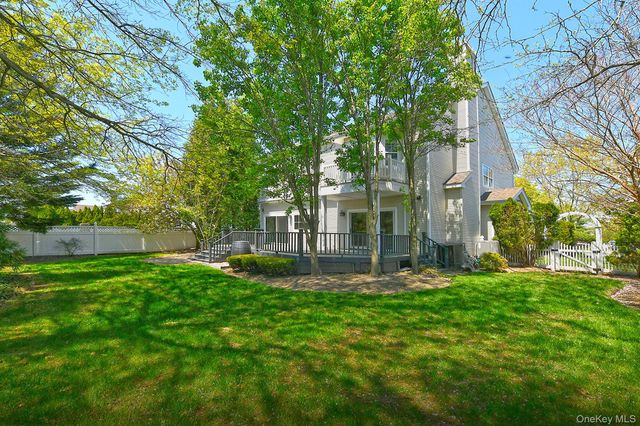 1 Dylan Place, Melville, NY 11747