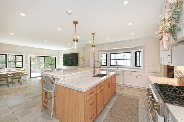 1 Dylan Place, Melville, NY 11747
