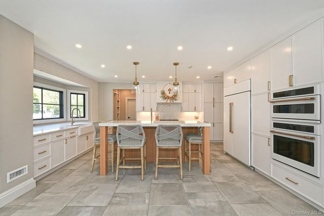 1 Dylan Place, Melville, NY 11747