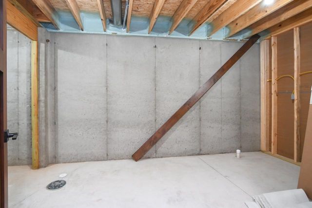 2765 COUNTY ROAD EE, Abrams, WI 54101