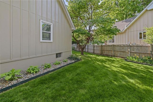 12010 W 74th Street, Shawnee, KS 66216