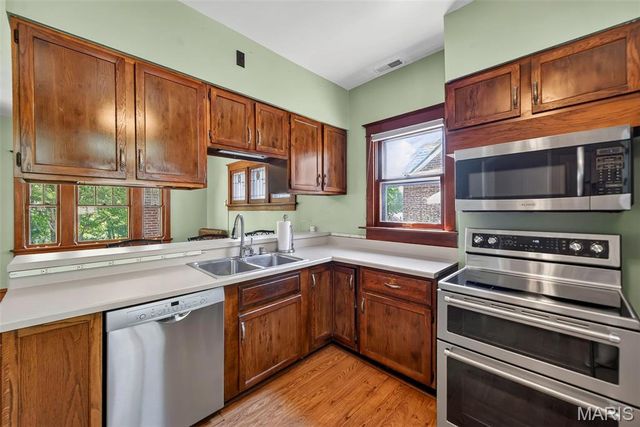 3073 Andover Drive, St Louis, MO 63121