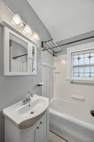 3073 Andover Drive, St Louis, MO 63121