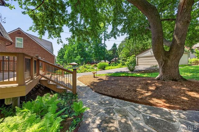 3073 Andover Drive, St Louis, MO 63121