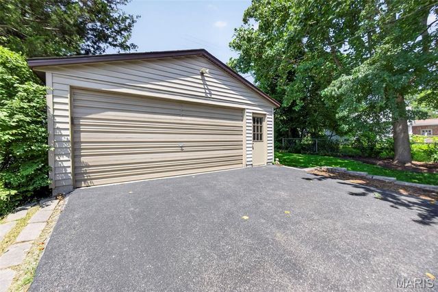 3073 Andover Drive, St Louis, MO 63121