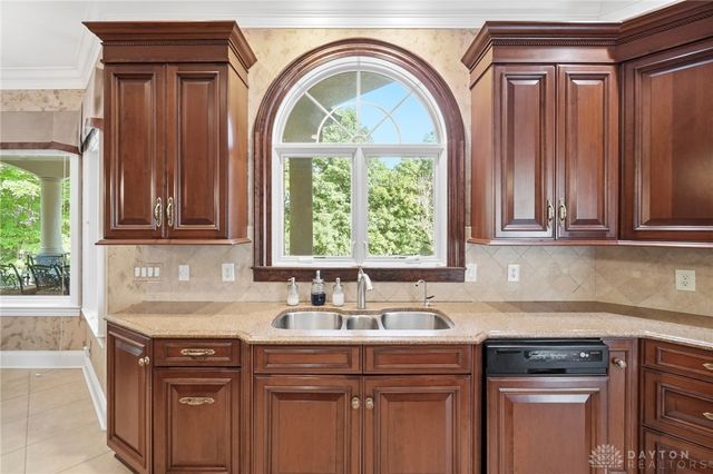 415 S Signature Drive, Beavercreek Twp, OH 45385