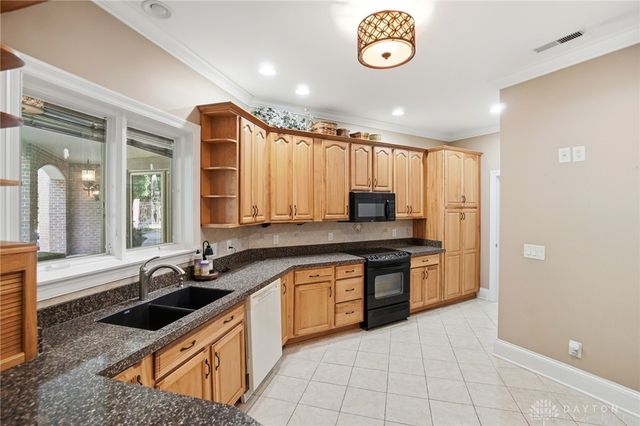 415 S Signature Drive, Beavercreek Twp, OH 45385