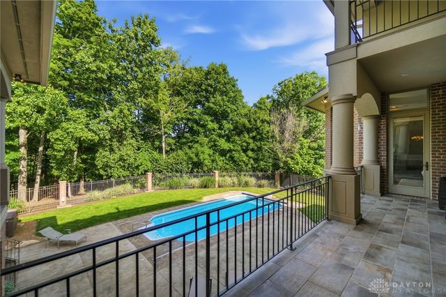 415 S Signature Drive, Beavercreek Twp, OH 45385