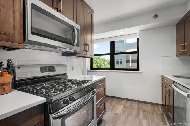 23 Water Grant Street 4N, Yonkers, NY 10701