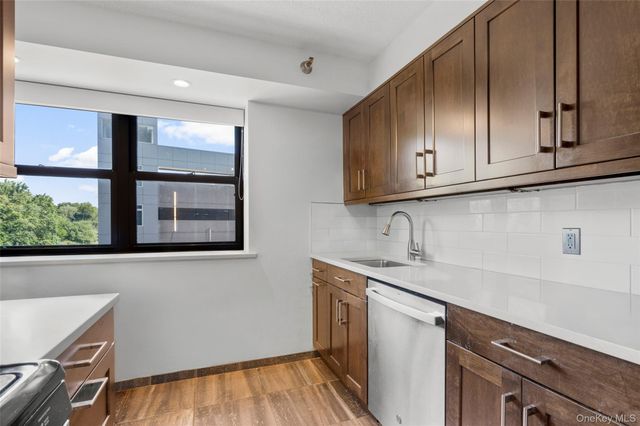 23 Water Grant Street 4N, Yonkers, NY 10701