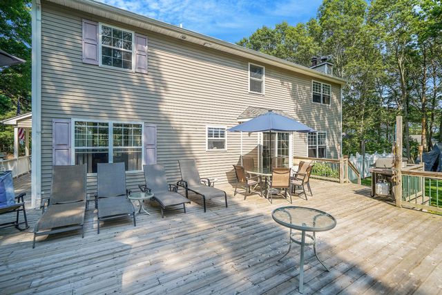 18 Wagon Wheel Lane, Center Moriches, NY 11934