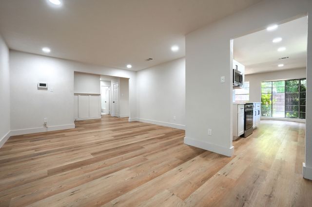 4049 Alicante Avenue, Fort Worth, TX 76133