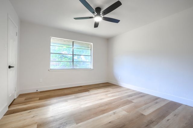 4049 Alicante Avenue, Fort Worth, TX 76133