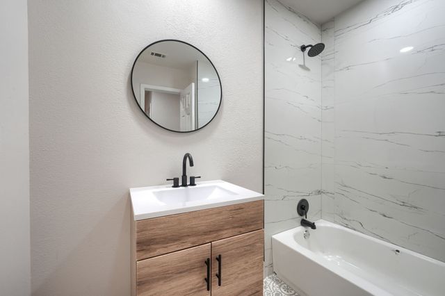 4049 Alicante Avenue, Fort Worth, TX 76133