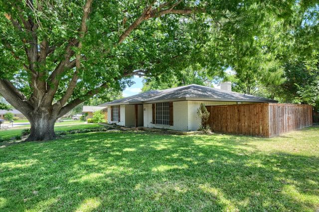 4049 Alicante Avenue, Fort Worth, TX 76133