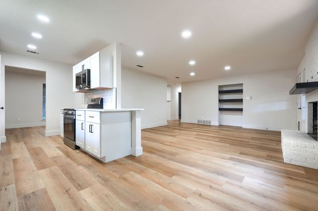 4049 Alicante Avenue, Fort Worth, TX 76133