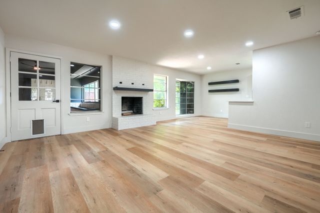 4049 Alicante Avenue, Fort Worth, TX 76133