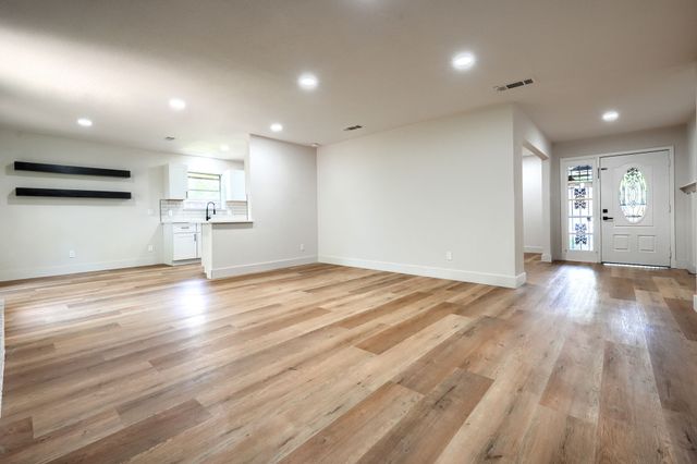 4049 Alicante Avenue, Fort Worth, TX 76133