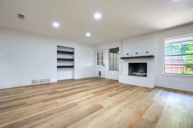 4049 Alicante Avenue, Fort Worth, TX 76133