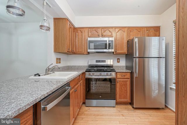 208-B SEDGEFIELD DR, Mount Laurel, NJ 08054