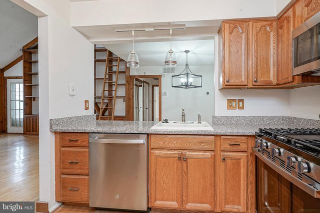 208-B SEDGEFIELD DR, Mount Laurel, NJ 08054