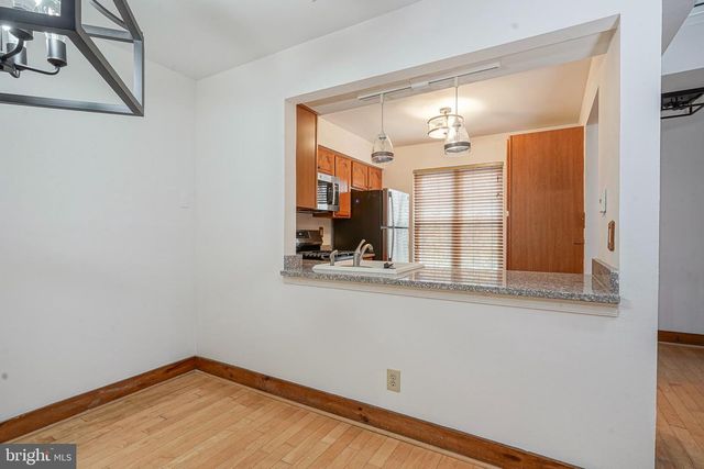 208-B SEDGEFIELD DR, Mount Laurel, NJ 08054