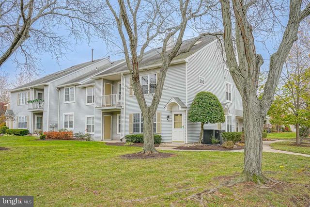 208-B SEDGEFIELD DR, Mount Laurel, NJ 08054