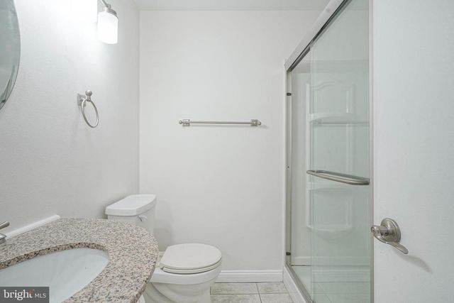 208-B SEDGEFIELD DR, Mount Laurel, NJ 08054