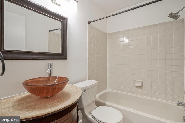 208-B SEDGEFIELD DR, Mount Laurel, NJ 08054